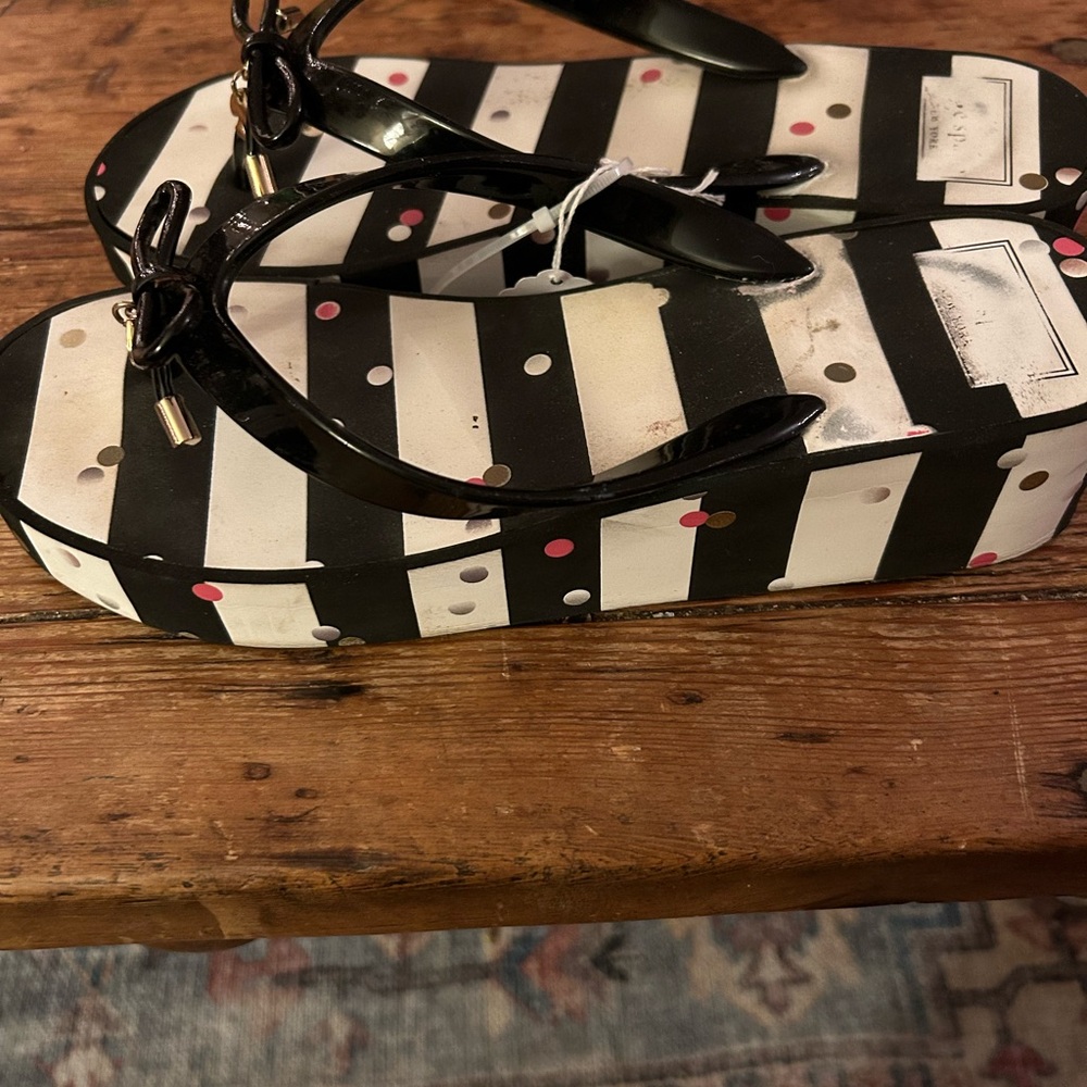 Kate Spade size 9 platform flip flop sandals